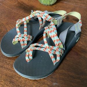 Nearly new women’s chacos